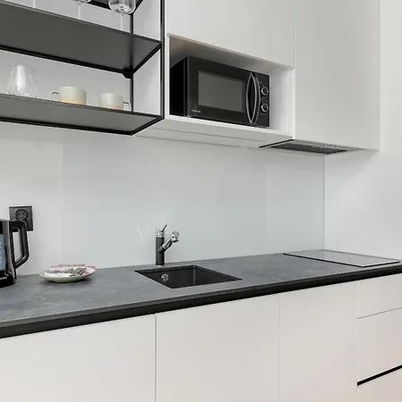 Modern In The Centre Of By Renters