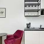 Modern In The Centre Of By Renters *