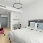 Modern In The Centre Of By Renters 아파트 *