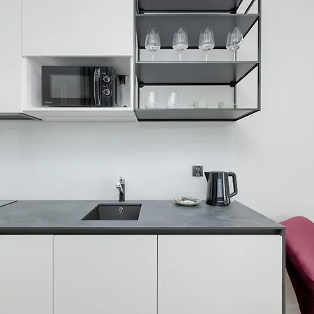 Modern In The Centre Of By Renters